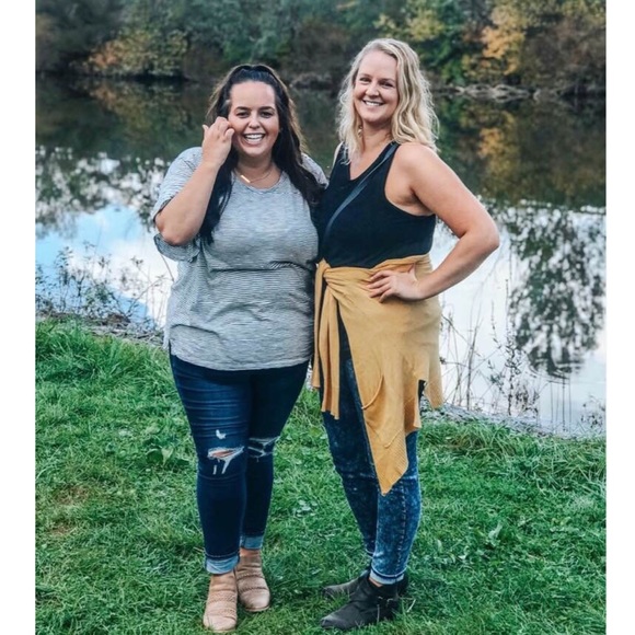 Meet your Posher, Genna - Picture 2 of 7